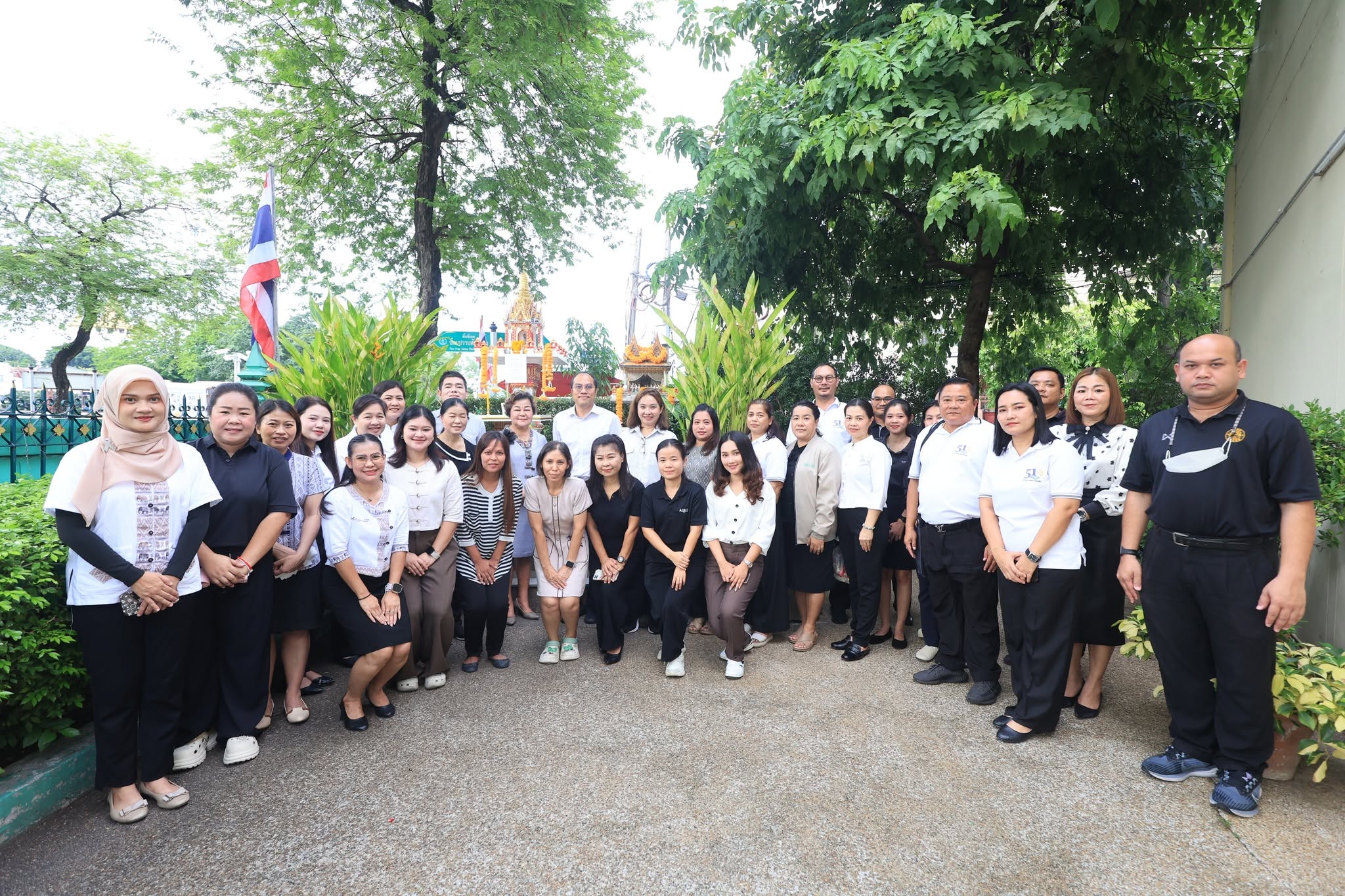 title - ผู้อำนวยการสำนักบริหารกลาง ส.ป.ก. สักการะสิ่งศักดิ์สิทธิ์ประจำ ส.ป.ก. เนื่องในโอกาสเข้ารับตำแหน่งใหม่ 